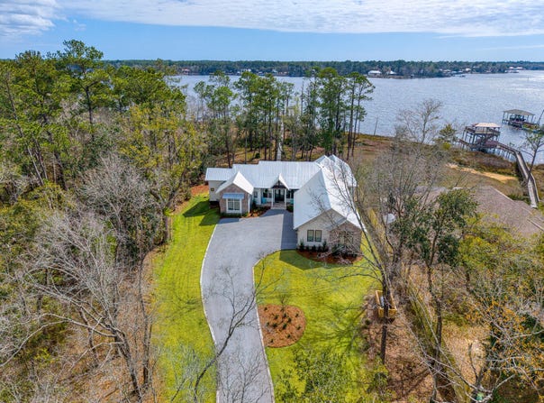 198 Shoreline Drive, Freeport, FL 32439