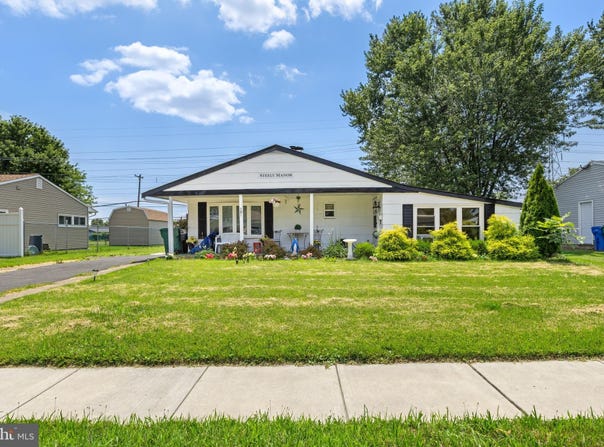 32 GUN Road, LEVITTOWN, PA 19057