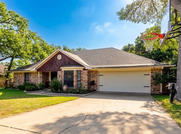 22 Greenbriar Street, Mineral Wells, TX 76067