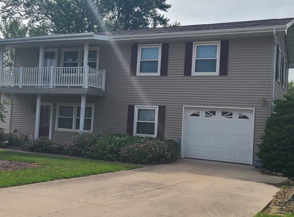 406 E Centre Street, Garnavillo, IA 52049