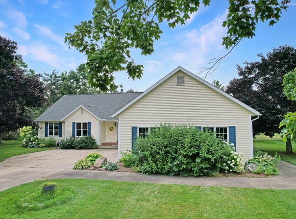 5085 Greenview Drive, Gaylord, MI 49735