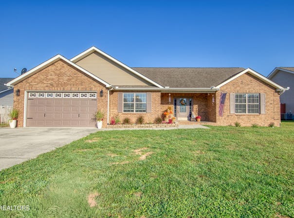 743 Hillside Lane, Lenoir City, TN 37771