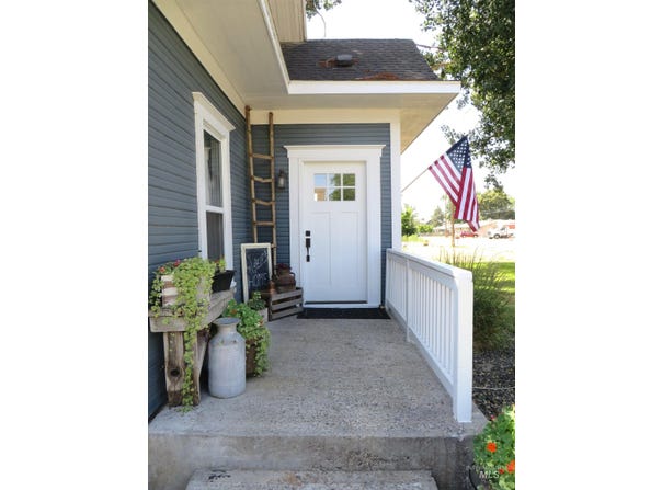 421 S 12th Street, Payette, ID 83611
