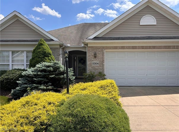 2304 Glenross Drive, Uniontown, OH 44685
