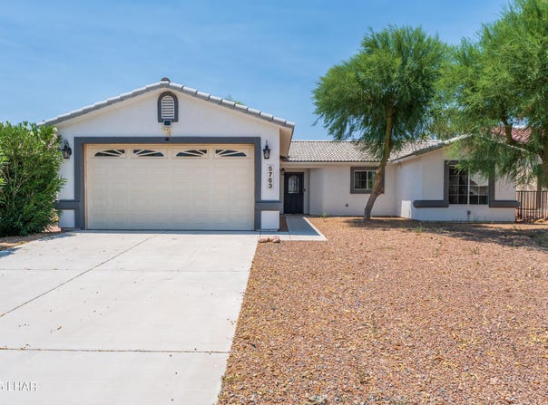 5763 Desert Lakes Dr, Fort Mohave, AZ 86426