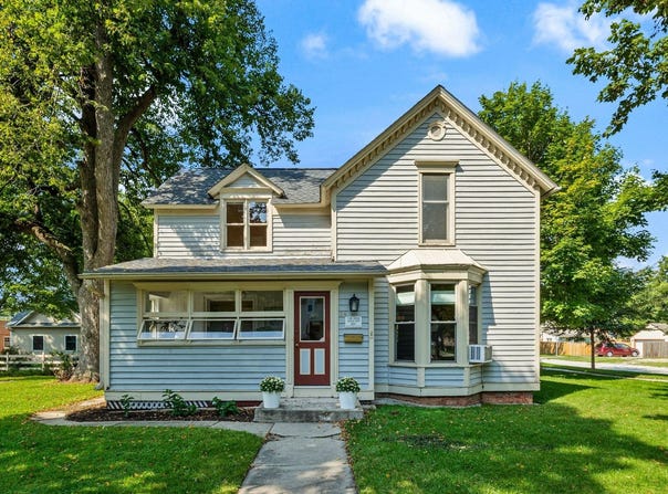 24 N Benton Street, Palatine, IL 60067
