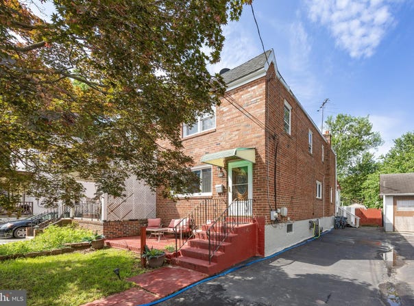 222 COLLINGDALE AVENUE, COLLINGDALE, PA 19023