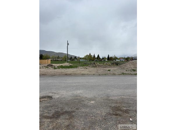 410 Rose Avenue, Mackay, ID 83251