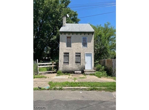 2018 Miller St, Camden City, NJ 08104-2312