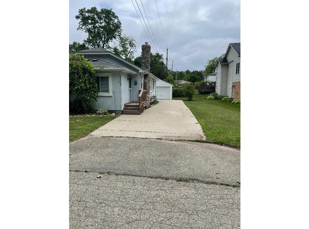 3817 Woodview Avenue, West Bloomfield, MI 48324