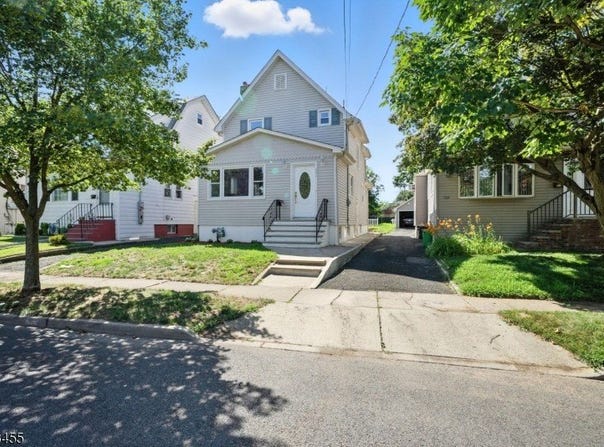 771 5Th St, Lyndhurst Twp., NJ 07071-3213