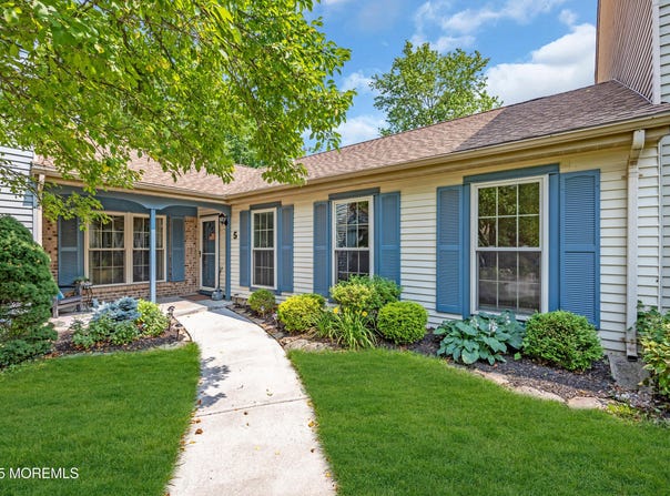6 Claridge Court, Freehold, NJ 07728