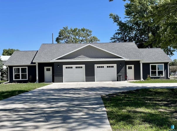 952 1st Ave, Edgerton, MN 56128