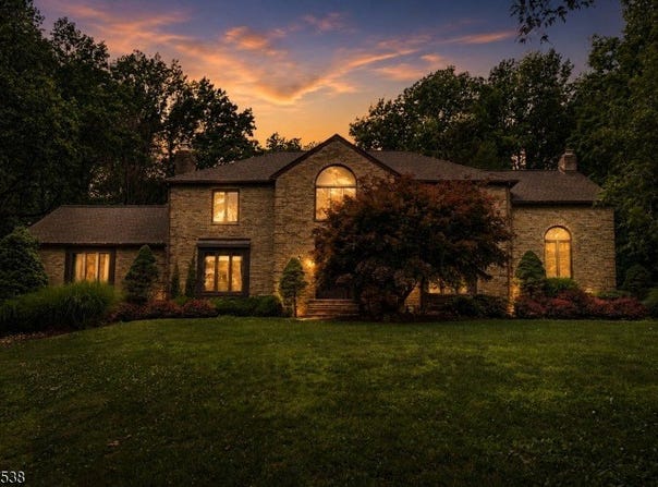 4 Unneberg Ave, Roxbury Twp., NJ 07876-1215