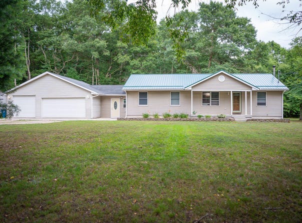 10732 N Federal Road, Howard City, MI 49329