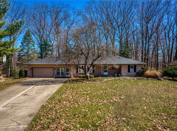 8327 Eastwood Drive, Broadview Heights, OH 44147