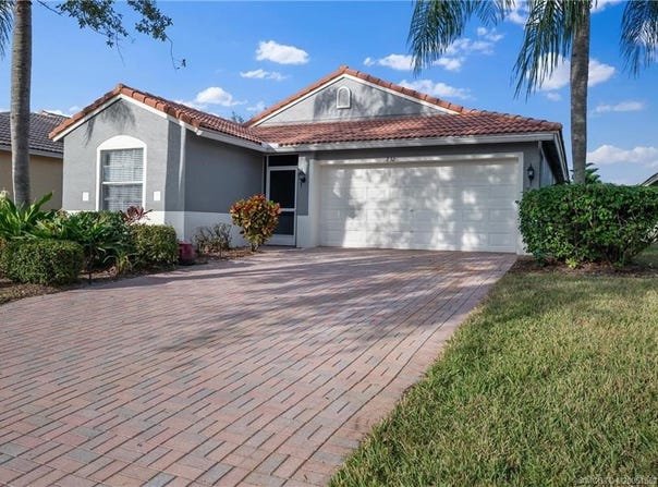 832 NW Greenwich Court, Port St Lucie, FL 34983