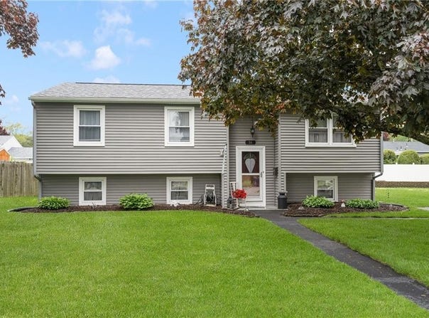 16 Westwood Drive, Warwick, RI 02889