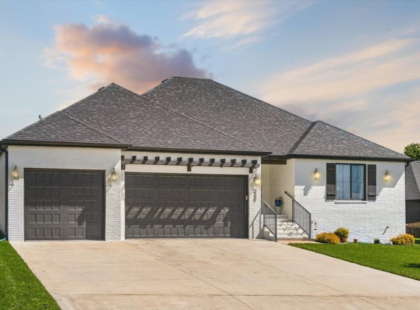 4447 E Kenwood Drive, Springfield, MO 65802
