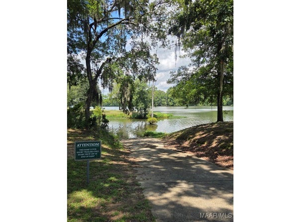 101 Robinson Pond Road, Prattville, AL 36067