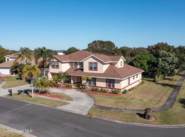 809 Champions Drive NE, Palm Bay, FL 32905
