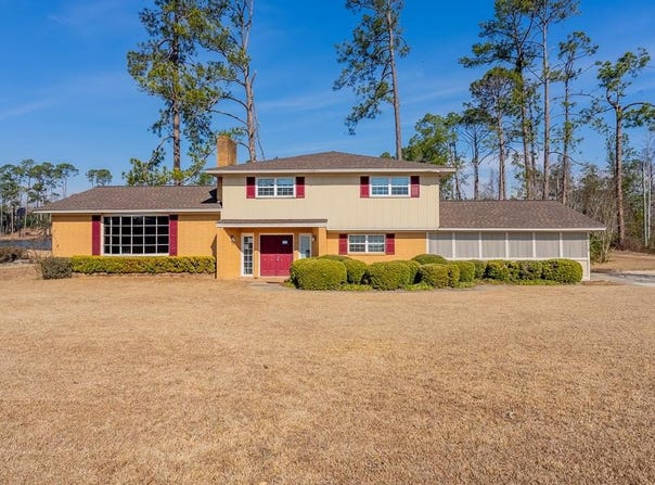 1729 W Forest Dr, Douglas, GA 31533