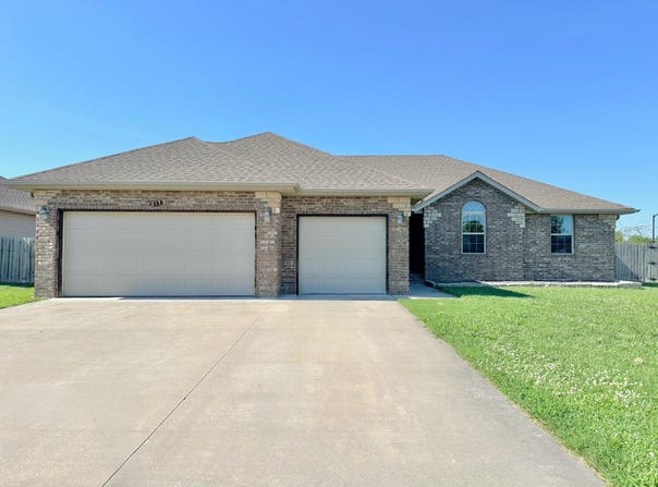 217 W Corsica Street, Republic, MO 65738