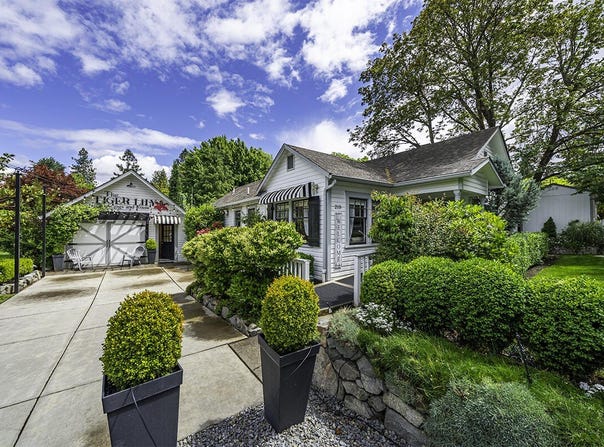 215 S 4th Street, Jacksonville, OR 97530