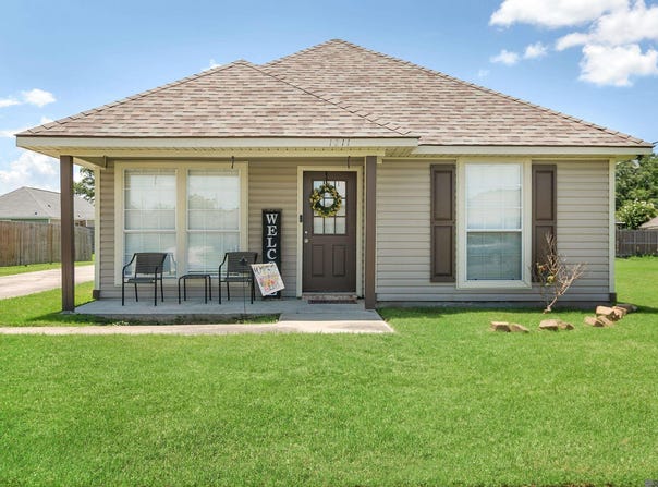 1211 S Lexington, Gonzales, LA 70737