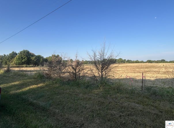 SE 200 Road, Clinton, MO 64735