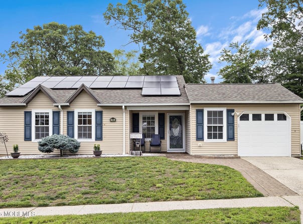75 Concord Circle, Howell, NJ 07731