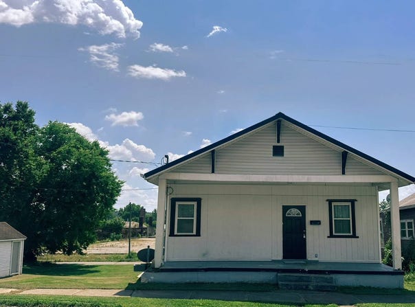 240 N 4th St, Cannelton, IN 47520