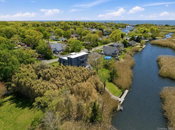 36 Roosevelt Boulevard, East Patchogue, NY 11772