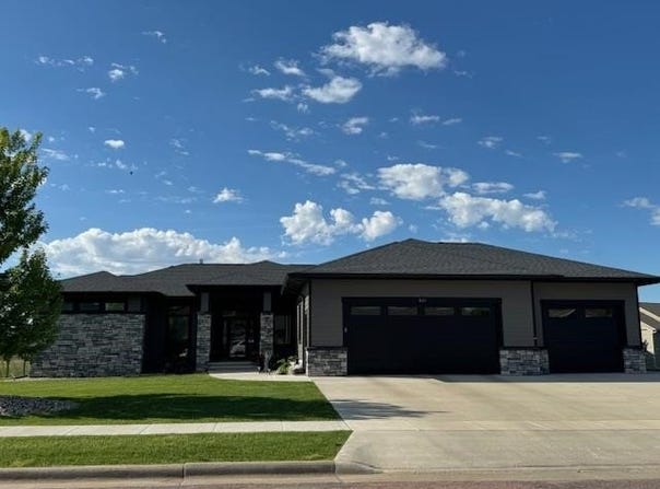 809 Rylee Way, Yankton, SD 57078