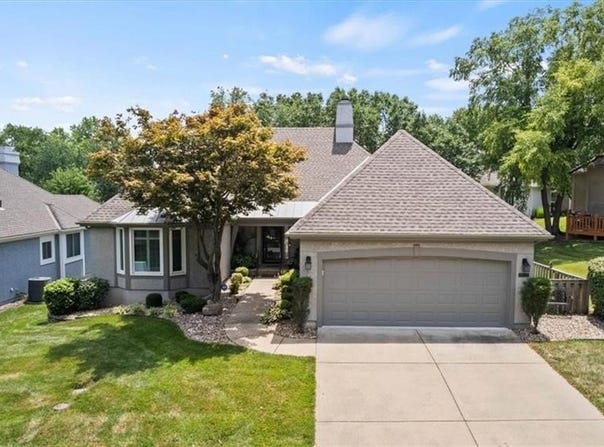 7925 W 118th Terrace, Overland Park, KS 66210