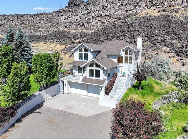 711 Falls View Dr, Twin Falls, ID 83301