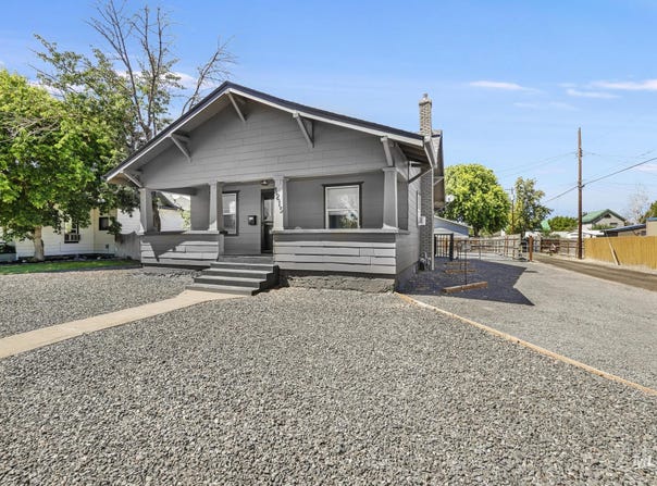 1215 4th Ave E, Twin Falls, ID 83301