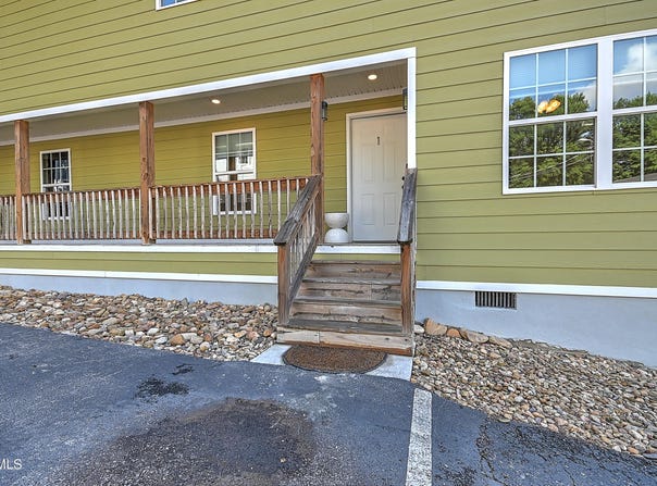 660 South Jena Beth Drive, Elizabethton, TN 37643
