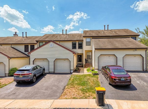 206 Spruce Court, Raritan, NJ 08822