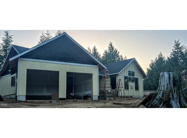 950 SW Dolores Drive, Waldport, OR 97394