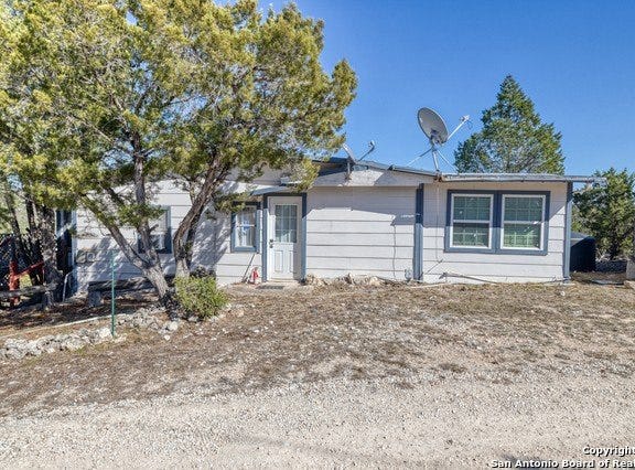 407 S Skyview Lane, Camp Wood, TX 78833