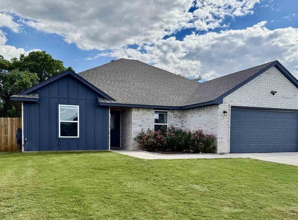 204 NW Elm, Cache, OK 73527