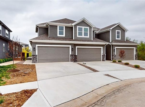 12316 S Prairie Creek Road, Olathe, KS 66061