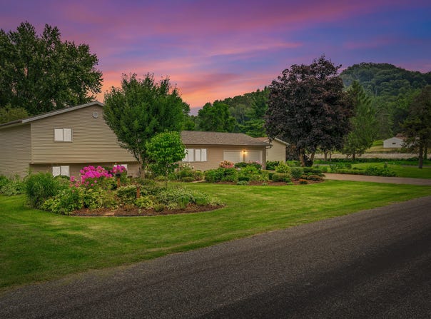 N1110 Bloomer Mill Rd, Rd, La Crosse, WI 54601