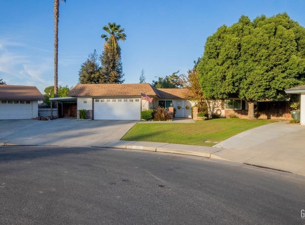 104 River Oaks Drive, Bakersfield, CA 93309