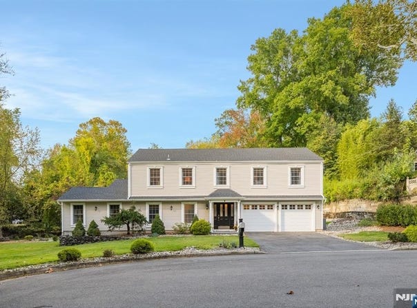 38 Esplanade Drive, Hillsdale, NJ 07642