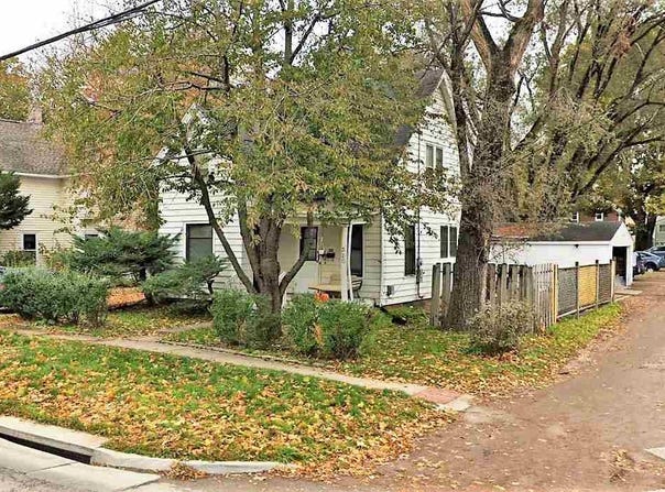 320 N Dodge St, IowaCity, IA 52240
