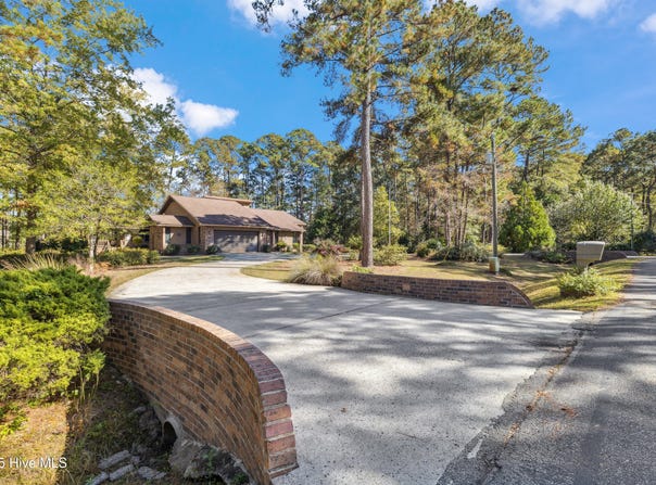 6 Mashie Court SW, Carolina Shores, NC 28467