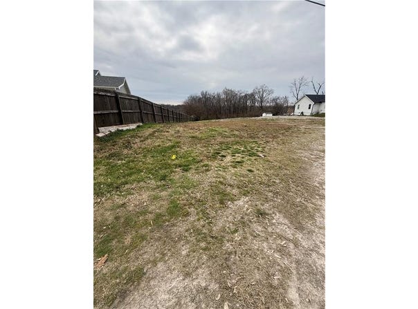 Southview Drive, Liberty, MO 64068