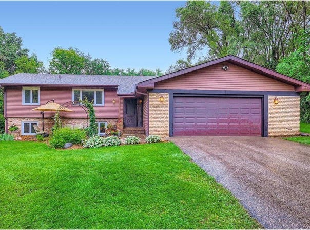 5139 Woodhill Road, Minnetonka, MN 55345